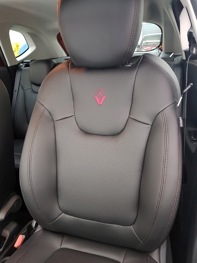 Renault — perfurado com logotipo bordado