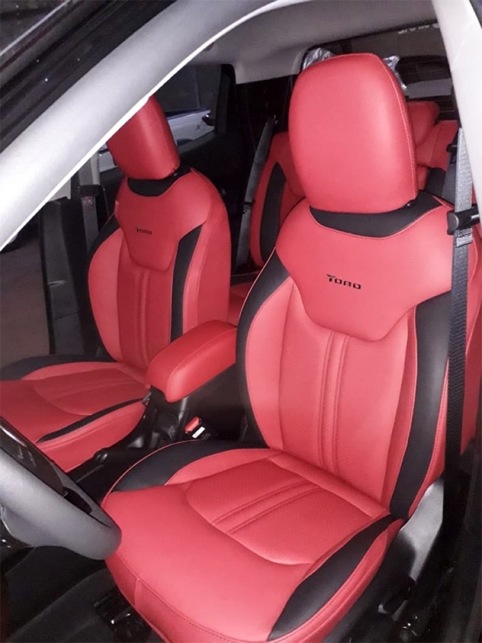 Fiat Toro — vermelho com detalhes em preto